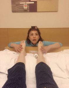 小林麻央 ブログ KOKORO「隠し撮り」で小林麻耶が見ていたものを予想！足のむくみの原因も調べてみました！